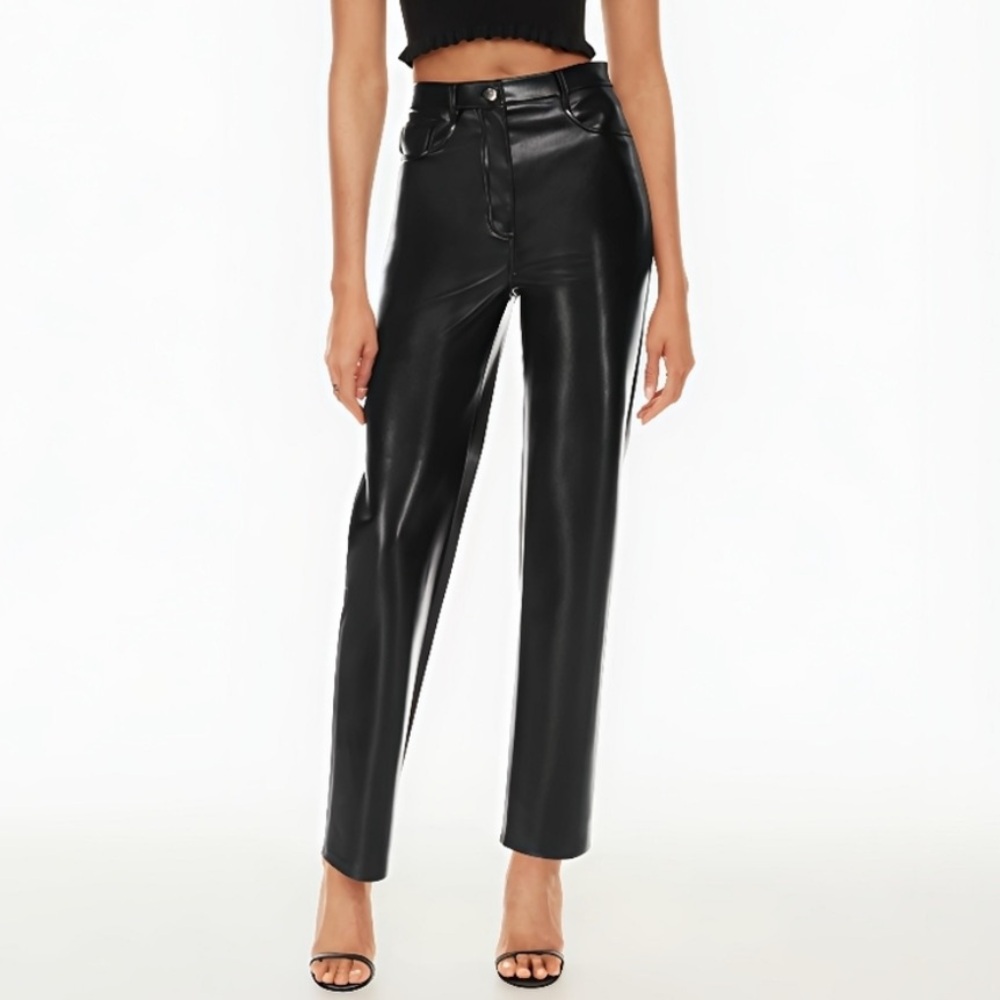 Aritzia Wilfred pants The Melina black faux leather size 4 90s vibe
